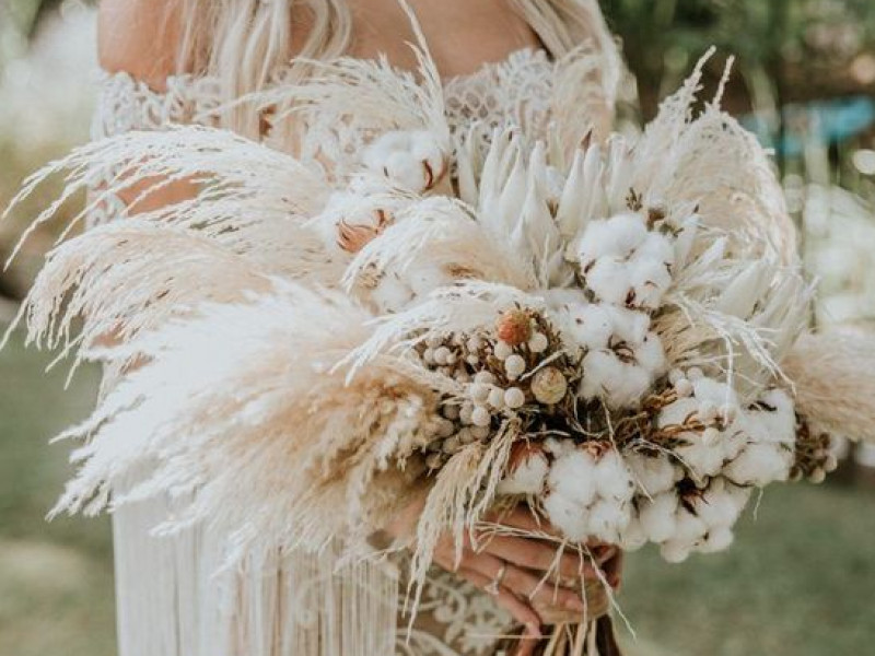 3-unique-twists-on-the-bridal-bouquet