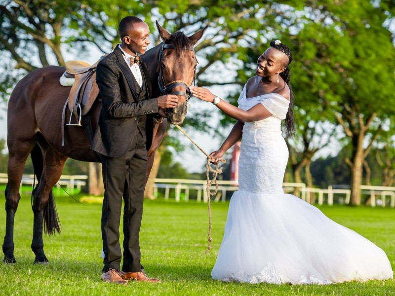 kiss-the-bride-photography